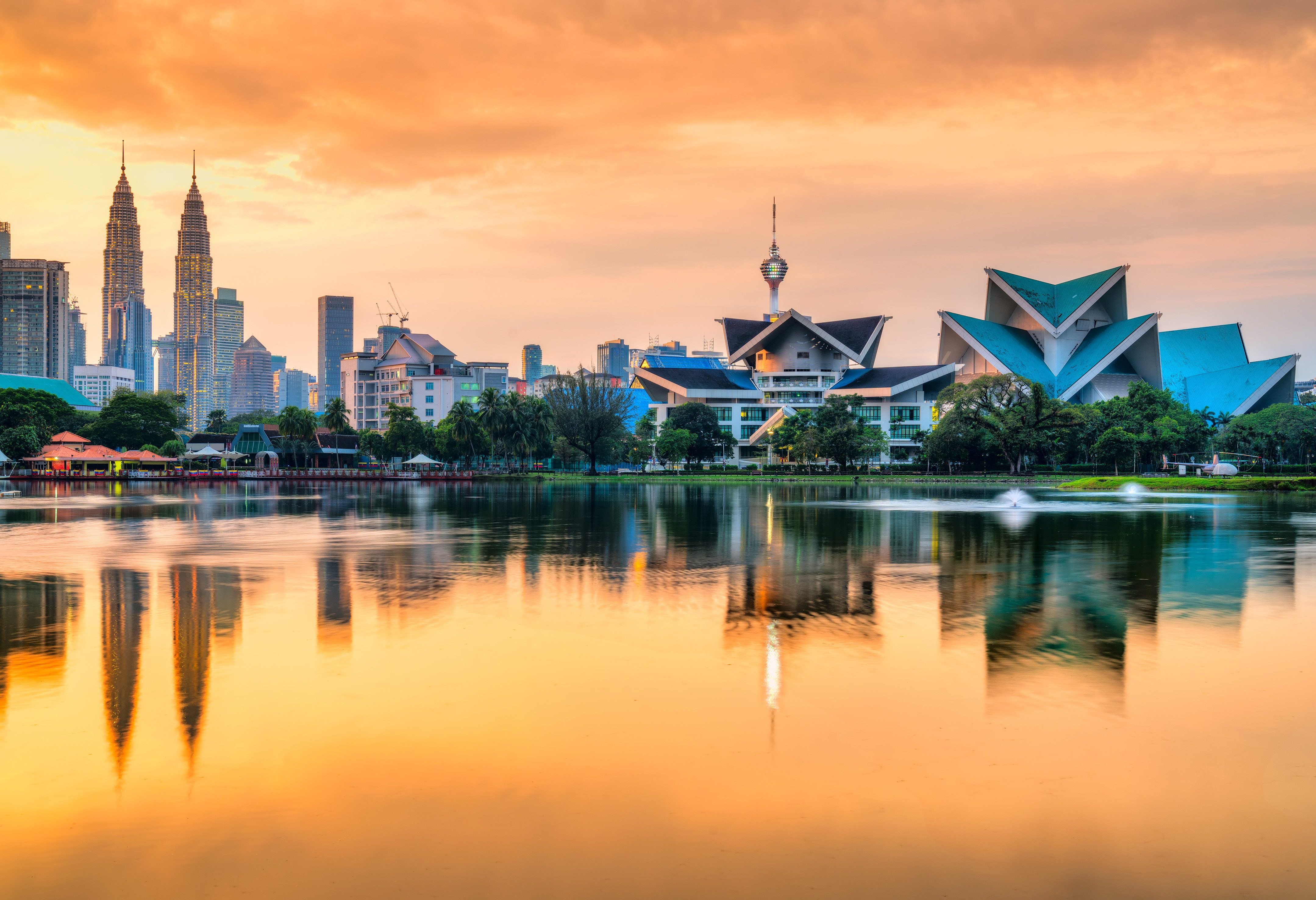 Maleisie-Kuala-Lumpur-skyline-met-Petronas-Twin-Towers (3)